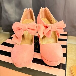 Elegant Pink Bow Heels Size 37 (look at pictures for defects)